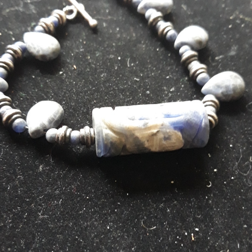 Ladies sterling silver and lapis bracelet